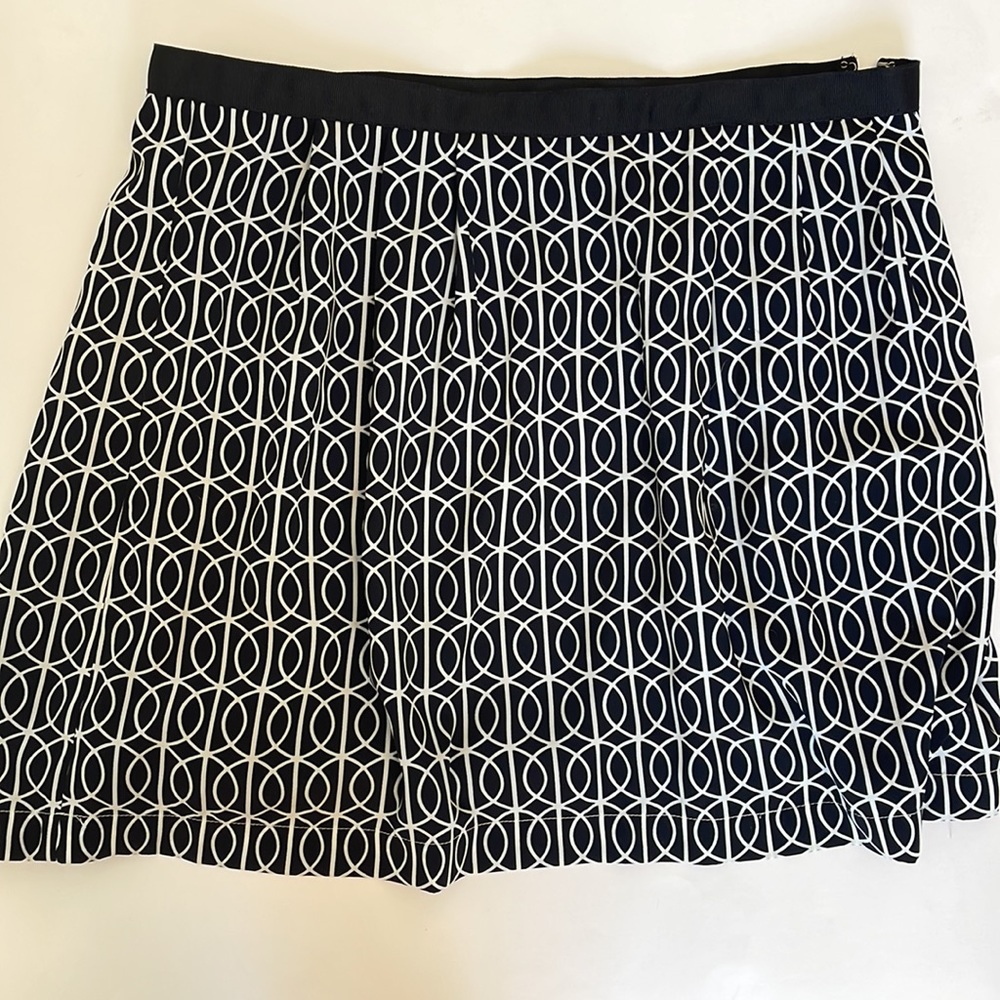 Banana republic black and white geometric skirt size 10